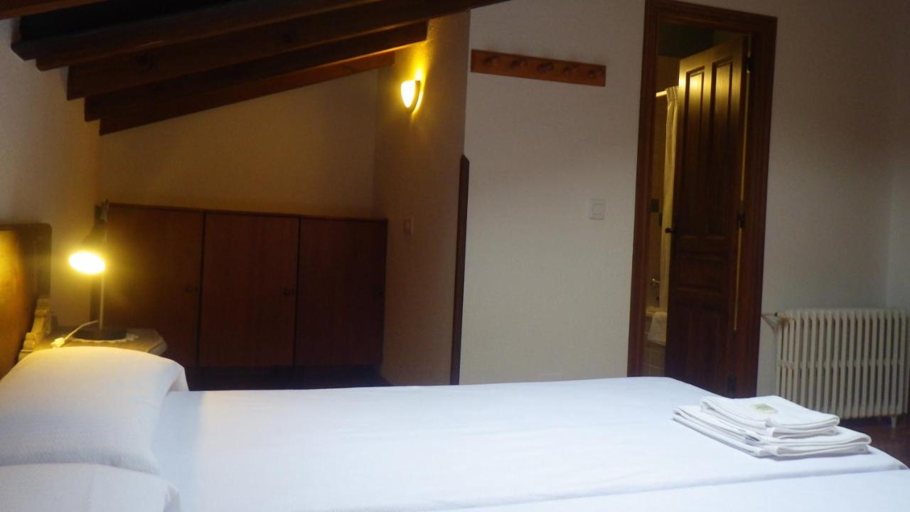 Casa De La Montana Albergue Turistico Avín Cameră foto
